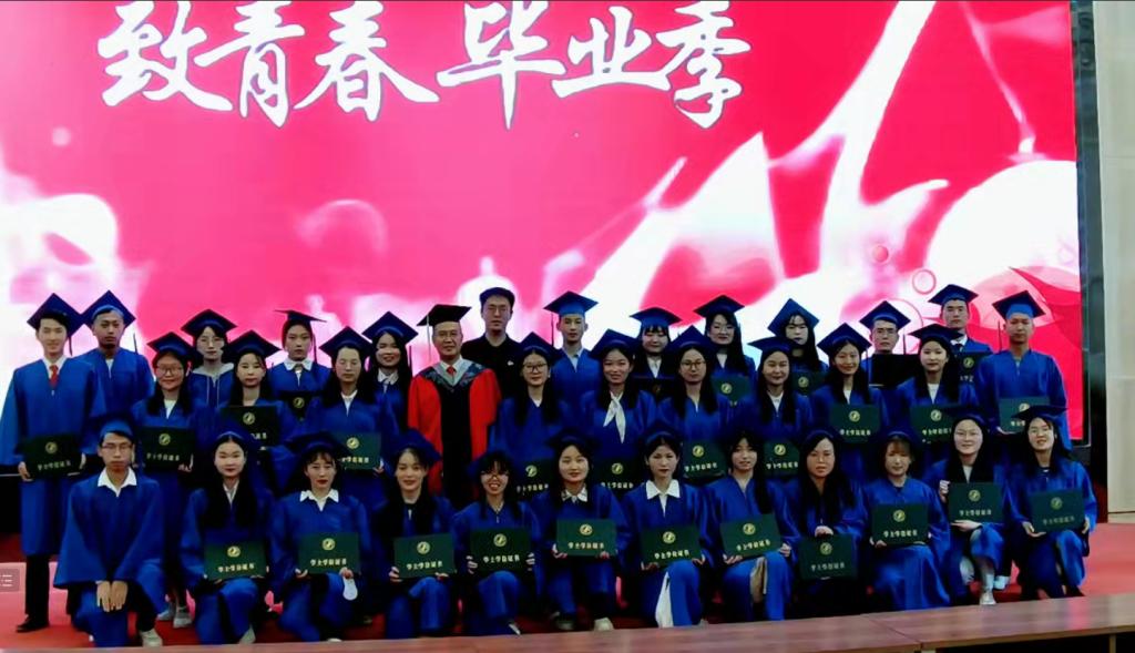数统学院毕业典礼5.png